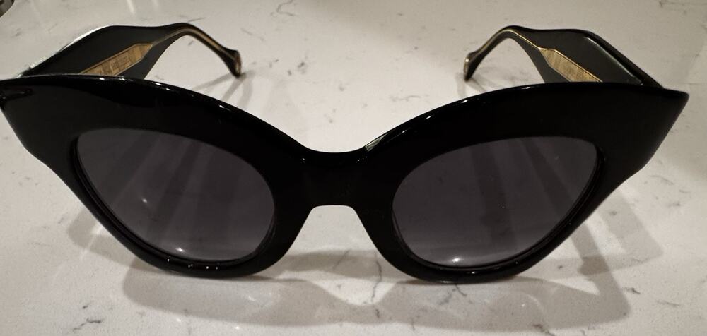 CAROLINA HERRERA Oversized Cat - Eye Sunglasses Black - Picture 1 of 7